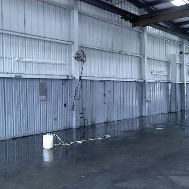 Image of wall during washing with a degreaser